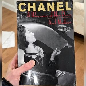 CHANEL BOOK 'A Woman of her own' by Axel Madsen